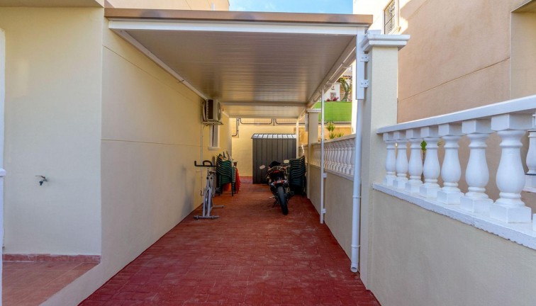 Resale - Chalet - Orihuela Costa - Villamartín