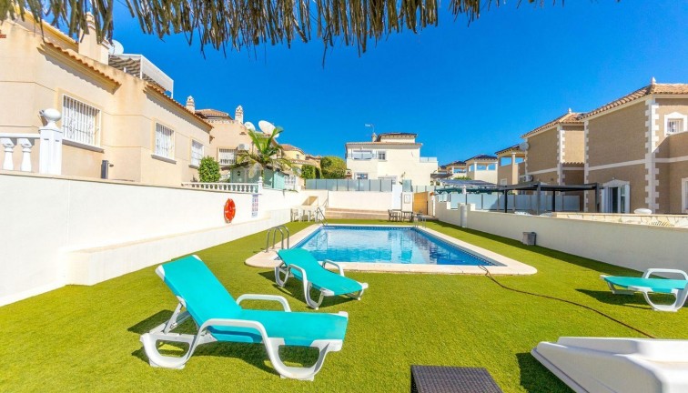 Resale - Chalet - Orihuela Costa - Villamartín