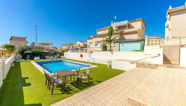 Resale - Chalet - Orihuela Costa - Villamartín