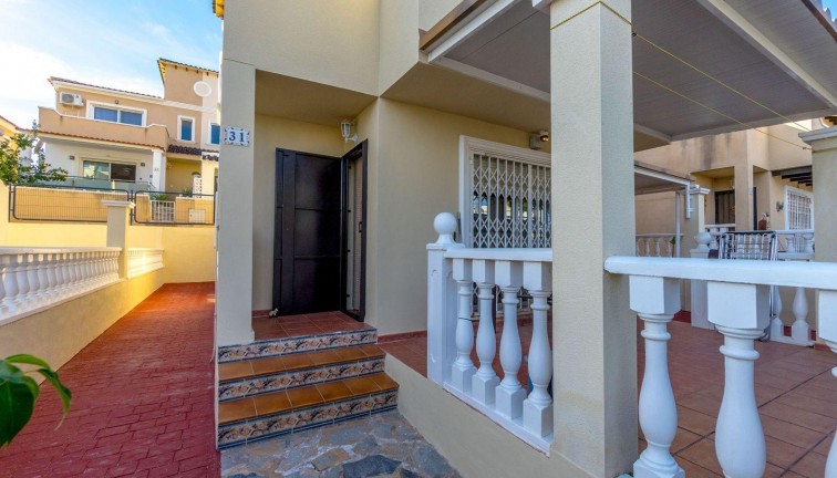 Resale - Chalet - Orihuela Costa - Villamartín