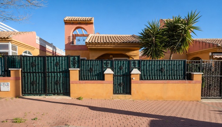 Jälleenmyynti - Erillistalo - Torrevieja - Aguas Nuevas