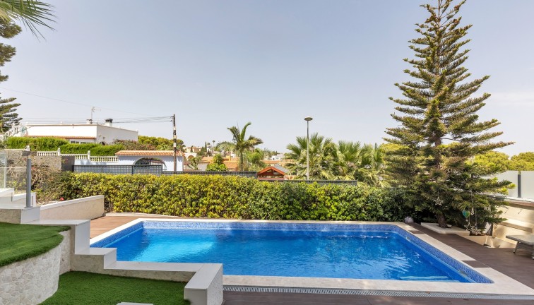 Resale - Chalet - Torrevieja - Los Balcones