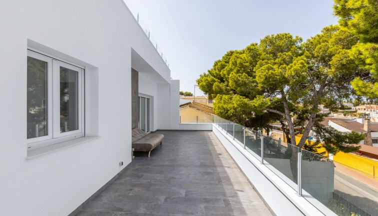 Resale - Chalet - Torrevieja - Los Balcones