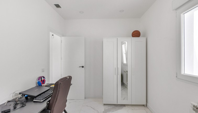 Resale - Chalet - Torrevieja - Los Balcones