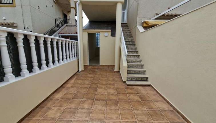 Jälleenmyynti - Bungalow - Orihuela - Avenida de California, 03189