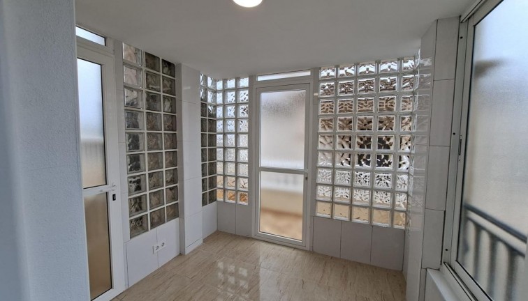 Jälleenmyynti - Bungalow - Orihuela - Avenida de California, 03189