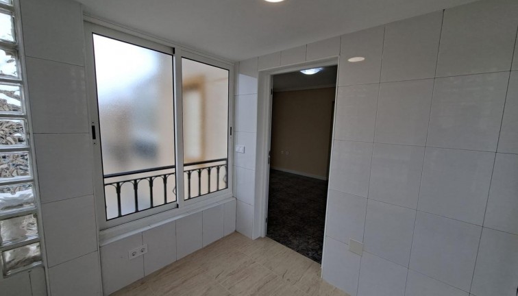 Jälleenmyynti - Bungalow - Orihuela - Avenida de California, 03189