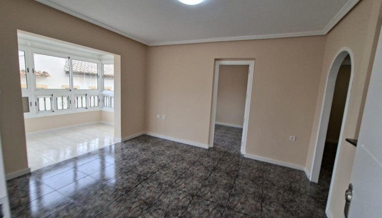 Jälleenmyynti - Bungalow - Orihuela - Avenida de California, 03189