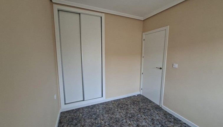 Jälleenmyynti - Bungalow - Orihuela - Avenida de California, 03189