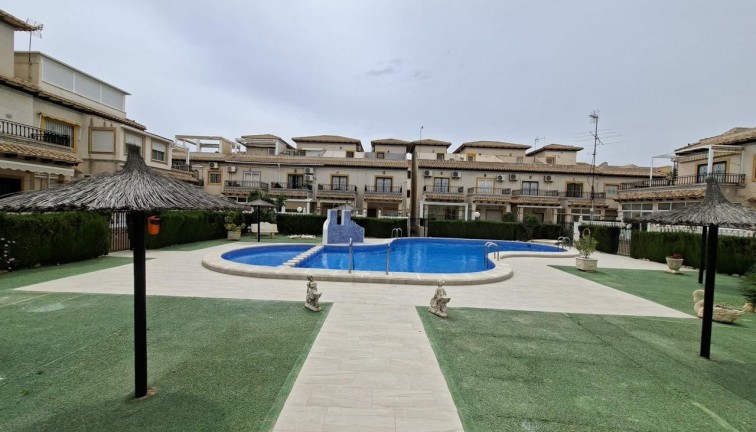 Jälleenmyynti - Bungalow - Orihuela - Avenida de California, 03189