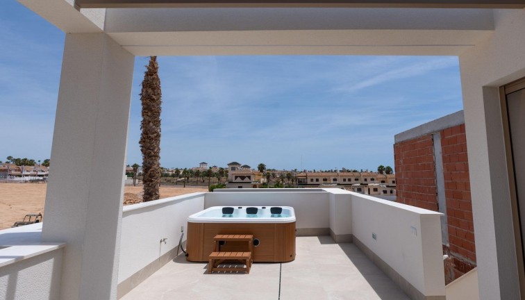 Uudistuotanto - Erillistalo - Los Alcazares - Serena Golf