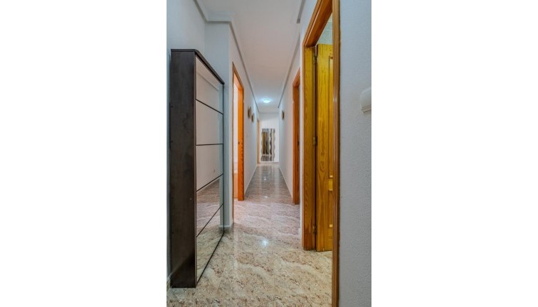 Reventa - Apartamento / piso - Torrevieja - Calle Patricio Perez, 03183