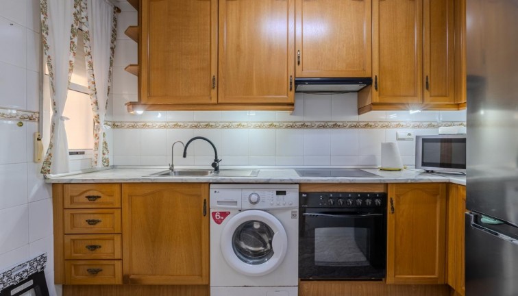 Reventa - Apartamento / piso - Torrevieja - Calle Patricio Perez, 03183