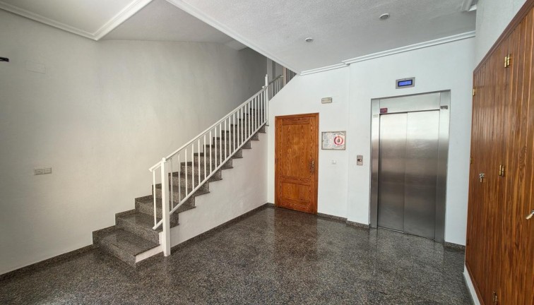 Reventa - Apartamento / piso - Torrevieja - Calle Patricio Perez, 03183