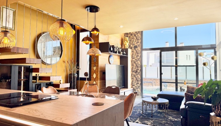 Resale - Chalet - Orihuela Costa - Cabo Roig