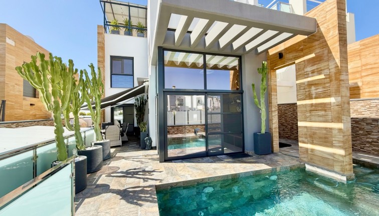 Resale - Chalet - Orihuela Costa - Cabo Roig
