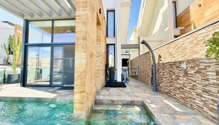 Resale - Chalet - Orihuela Costa - Cabo Roig