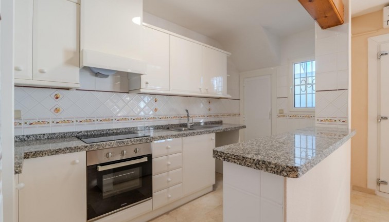 Jälleenmyynti - Bungalow - Orihuela - Calle Canal de La Mancha, 03189