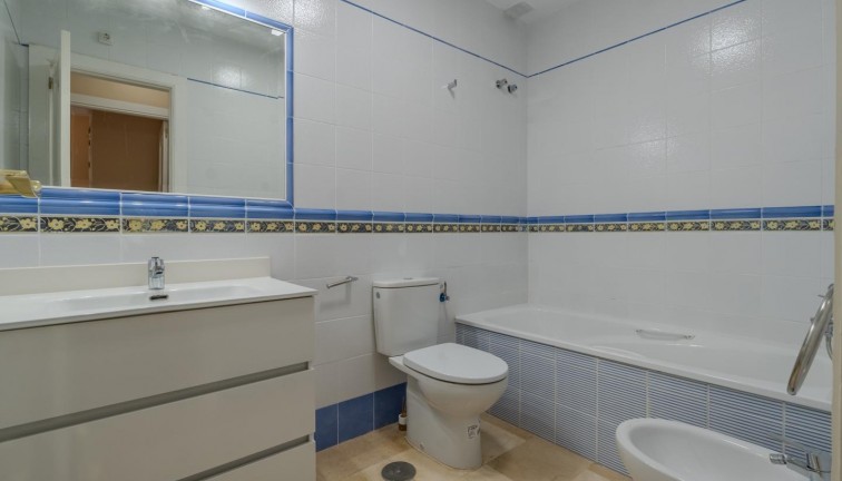 Jälleenmyynti - Bungalow - Orihuela - Calle Canal de La Mancha, 03189