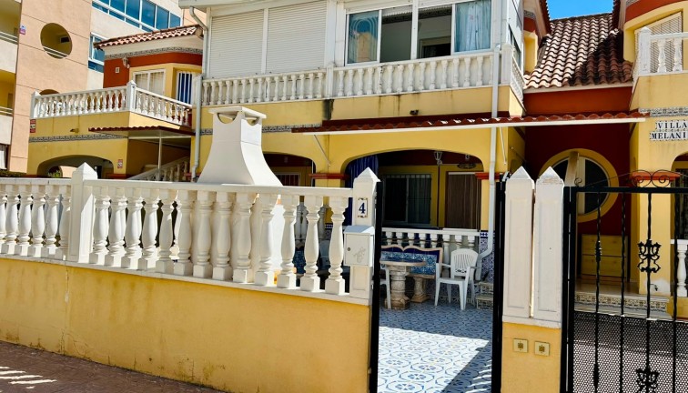 Jälleenmyynti - Paritalo/Rivitalo - Torrevieja - San Luis
