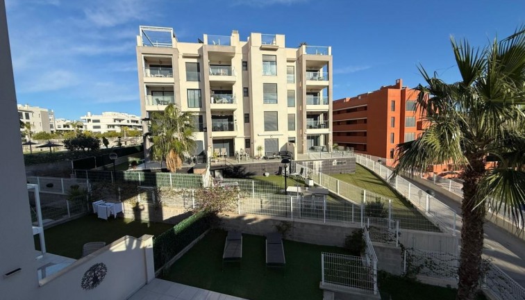 Resale - Apartment - Villamartín