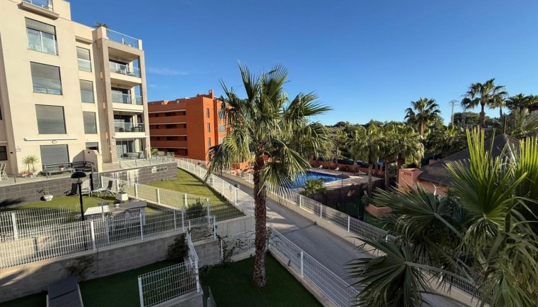 Resale - Apartment - Villamartín