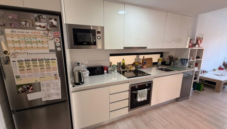 Resale - Apartment - Villamartín