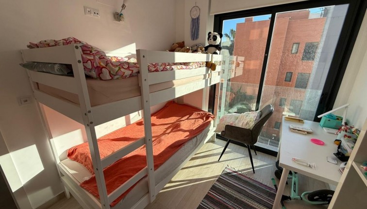 Resale - Apartment - Villamartín