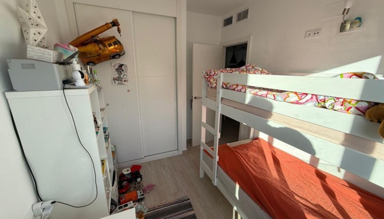 Resale - Apartment - Villamartín
