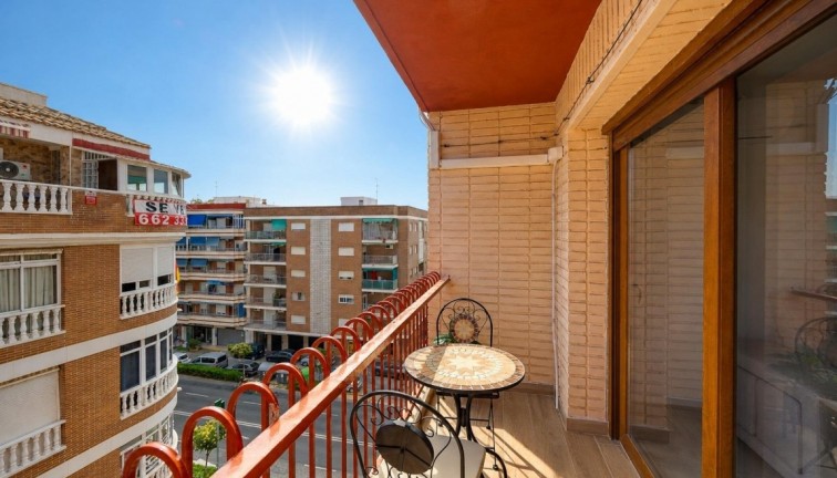 Jälleenmyynti - Asunto - Ylimmän kerroksen asunto - Torrevieja - Acequion