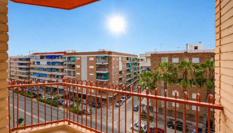 Jälleenmyynti - Asunto - Ylimmän kerroksen asunto - Torrevieja - Acequion