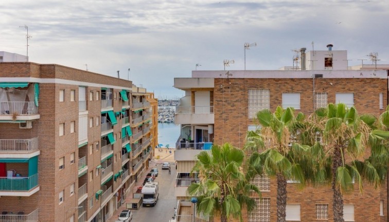 Jälleenmyynti - Asunto - Ylimmän kerroksen asunto - Torrevieja - Acequion