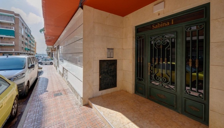 Jälleenmyynti - Asunto - Ylimmän kerroksen asunto - Torrevieja - Acequion