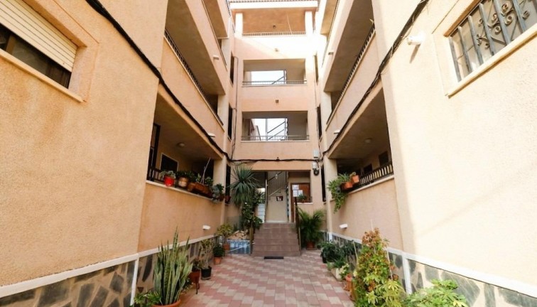 Jälleenmyynti - Yksiö - Torrevieja - La Siesta
