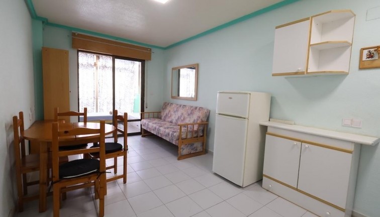 Jälleenmyynti - Yksiö - Torrevieja - La Siesta
