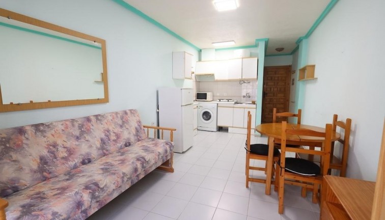 Jälleenmyynti - Yksiö - Torrevieja - La Siesta