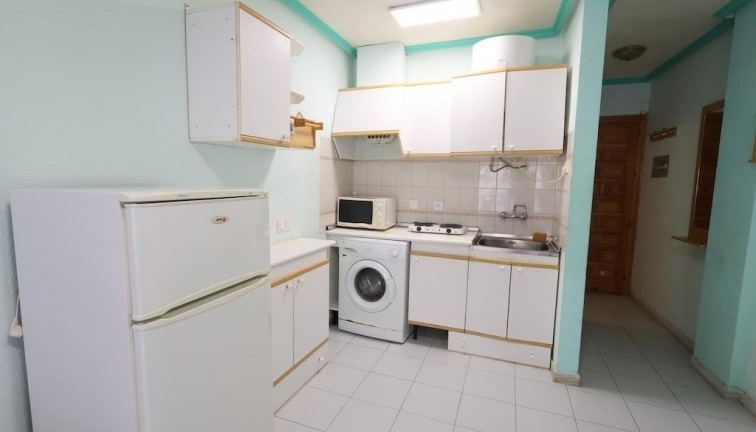 Jälleenmyynti - Yksiö - Torrevieja - La Siesta