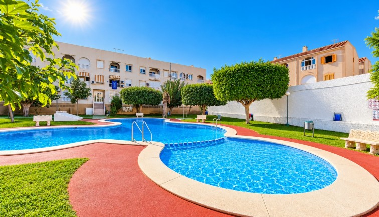 Jälleenmyynti - Asunto - Ylimmän kerroksen asunto - Torrevieja - Acequion