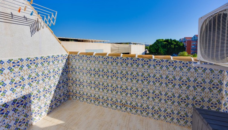 Jälleenmyynti - Asunto - Ylimmän kerroksen asunto - Torrevieja - Acequion