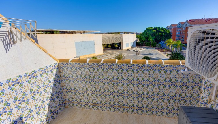 Jälleenmyynti - Asunto - Ylimmän kerroksen asunto - Torrevieja - Acequion