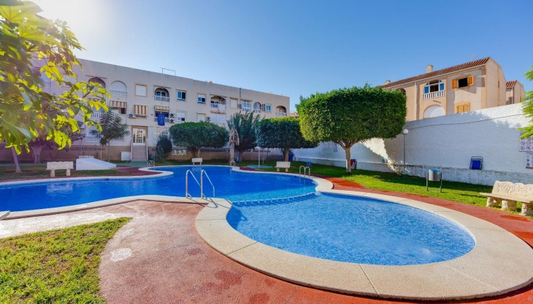 Jälleenmyynti - Asunto - Ylimmän kerroksen asunto - Torrevieja - Acequion