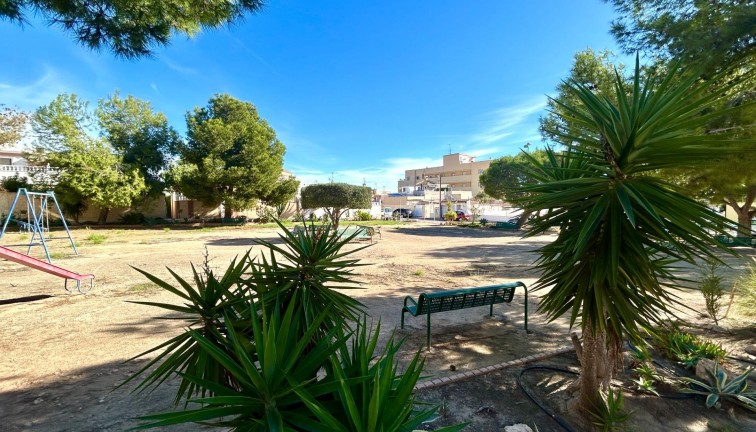 Återförsäljning - Bungalow - Orihuela Costa - Lomas de Don Juan