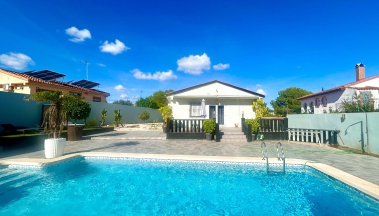 Resale - Chalet - Pilar de la Horadada - Pinar de Campoverde