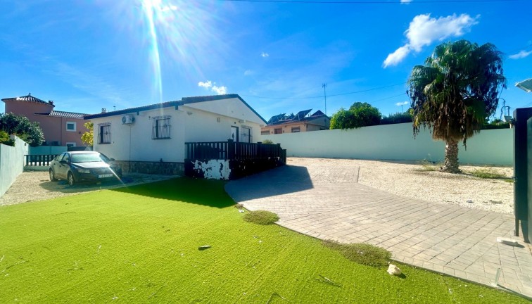 Resale - Chalet - Pilar de la Horadada - Pinar de Campoverde