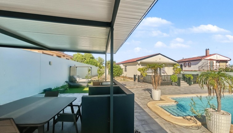 Resale - Chalet - Pilar de la Horadada - Pinar de Campoverde