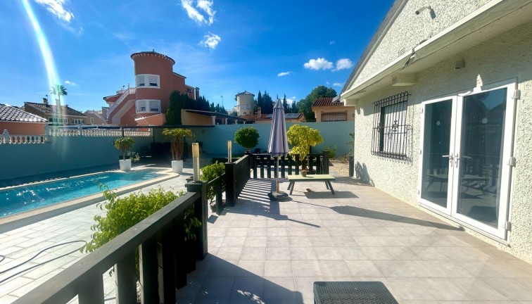 Resale - Chalet - Pilar de la Horadada - Pinar de Campoverde
