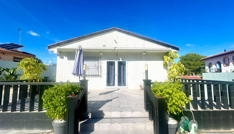 Resale - Chalet - Pilar de la Horadada - Pinar de Campoverde