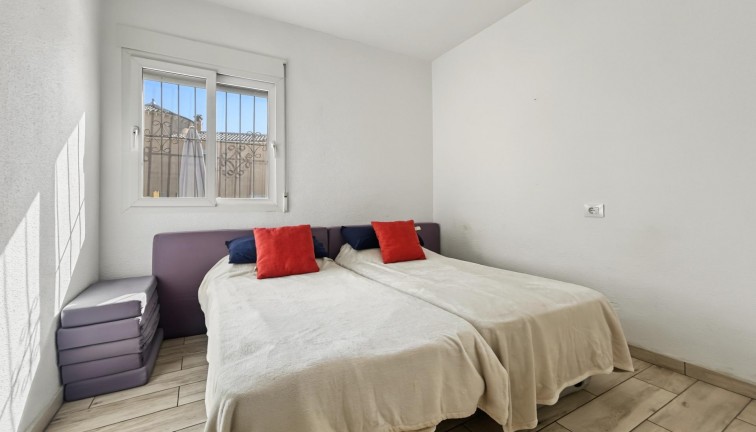 Resale - Chalet - Pilar de la Horadada - Pinar de Campoverde