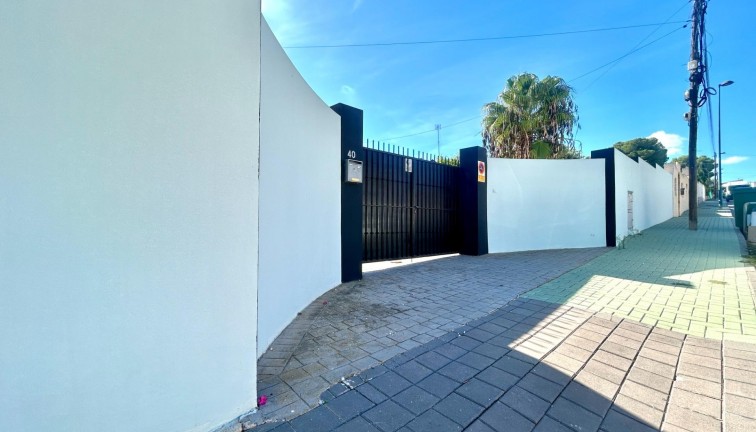 Resale - Chalet - Pilar de la Horadada - Pinar de Campoverde