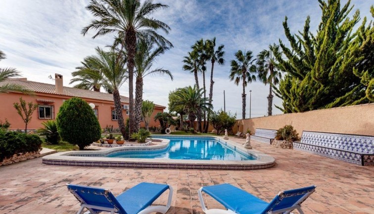 Jälleenmyynti - Erillistalo - Torrevieja - La Siesta